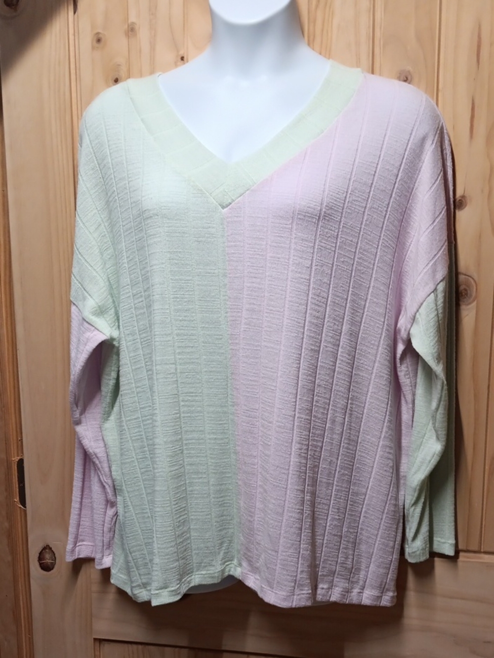 White Birch Pastel Two-Tone V-Neck Women’s Sweater - Pink & Light Green